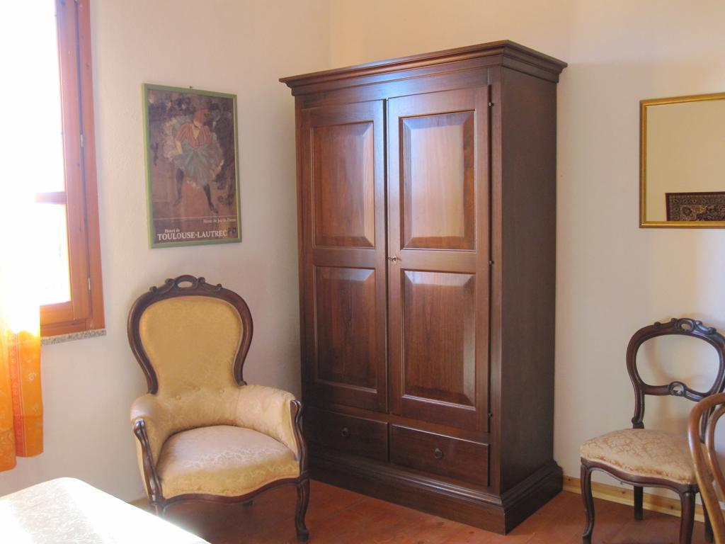 Campi Elisi B&B Sassari Phòng bức ảnh
